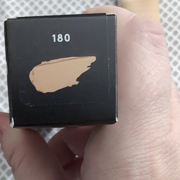 Fenty Beauty Pro Filt'r Hydrating Longwear Foundation - Picture 4 of 6